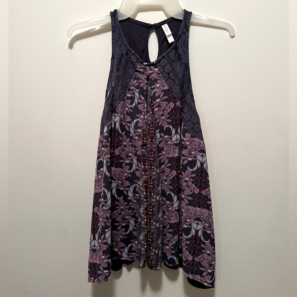 Medium Xhilaration Tank Top